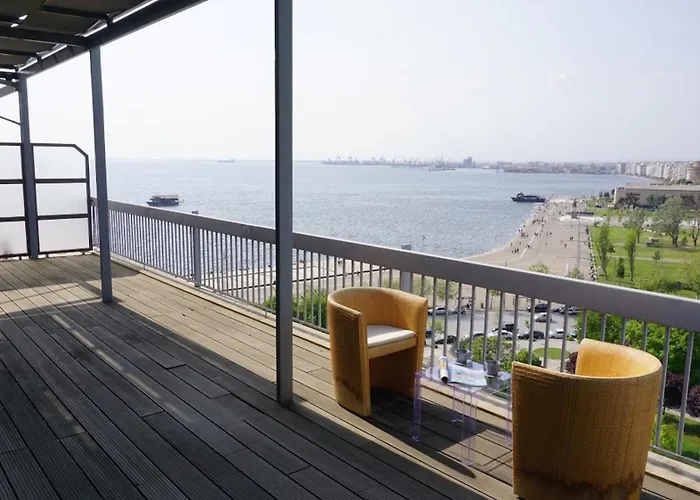 View - Presidential * Salonic